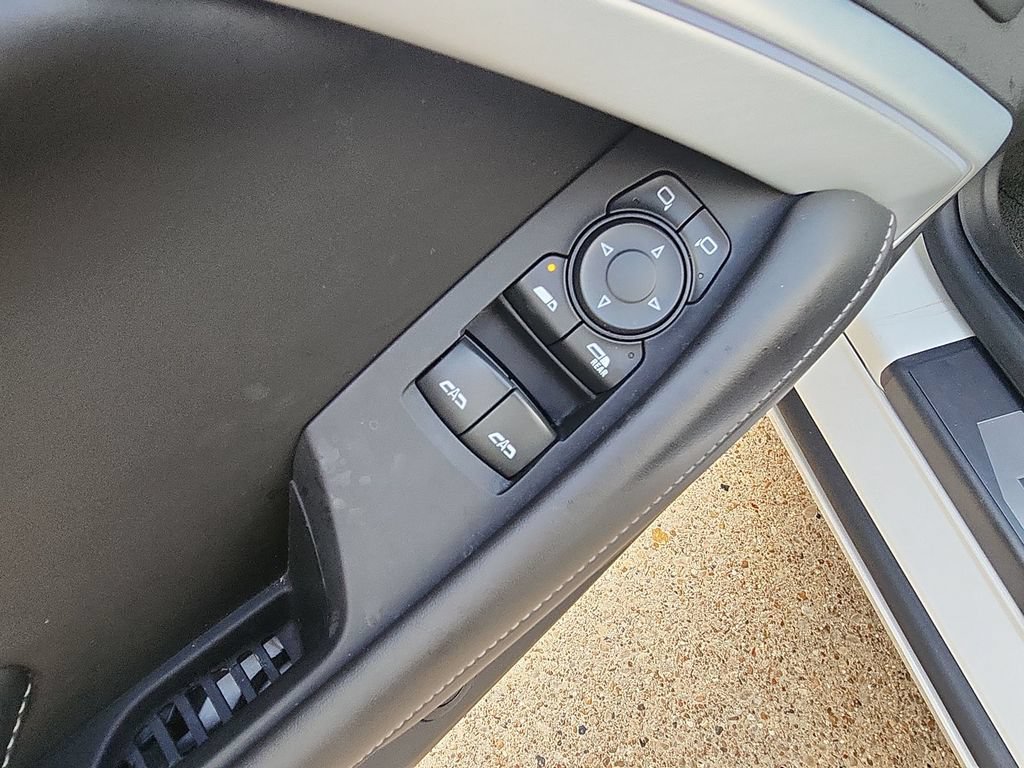 Used 2018 Chevrolet Camaro LT RWD image 17