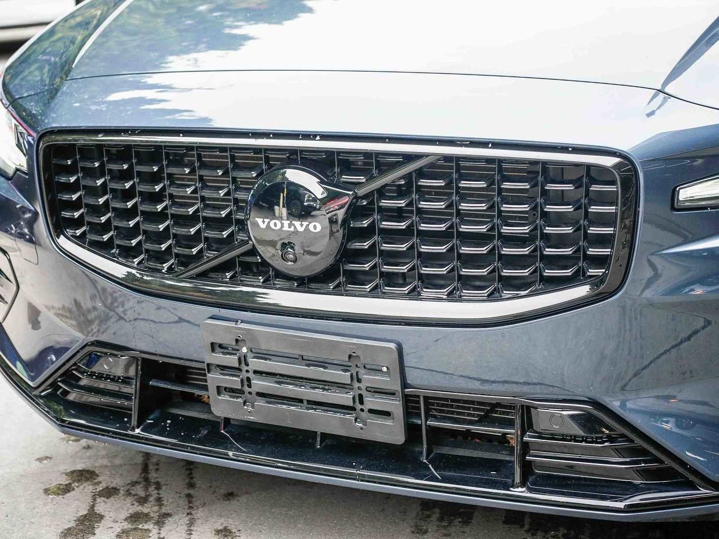 Used 2023 Volvo S60 B5 Plus w/ Climate Package image 8