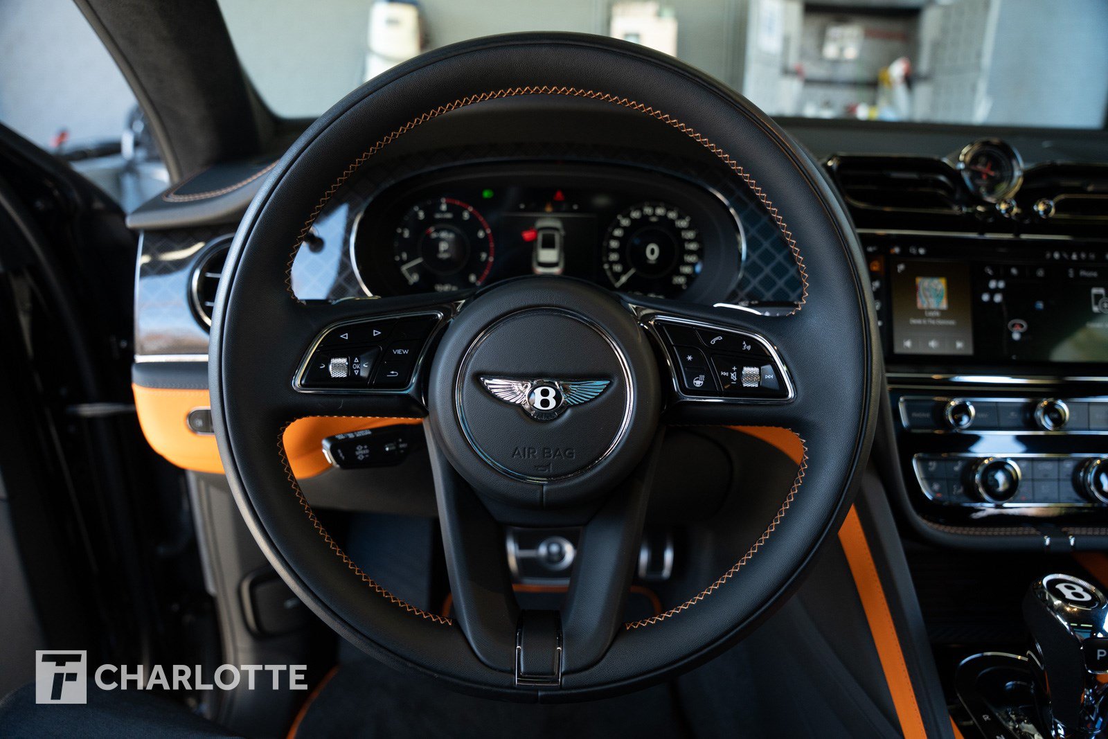 Used 2025 Bentley Bentayga AWD/4WD image 23
