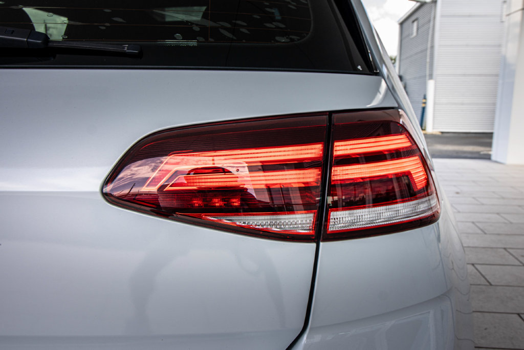 Used 2019 Volkswagen GTI SE FWD image 15