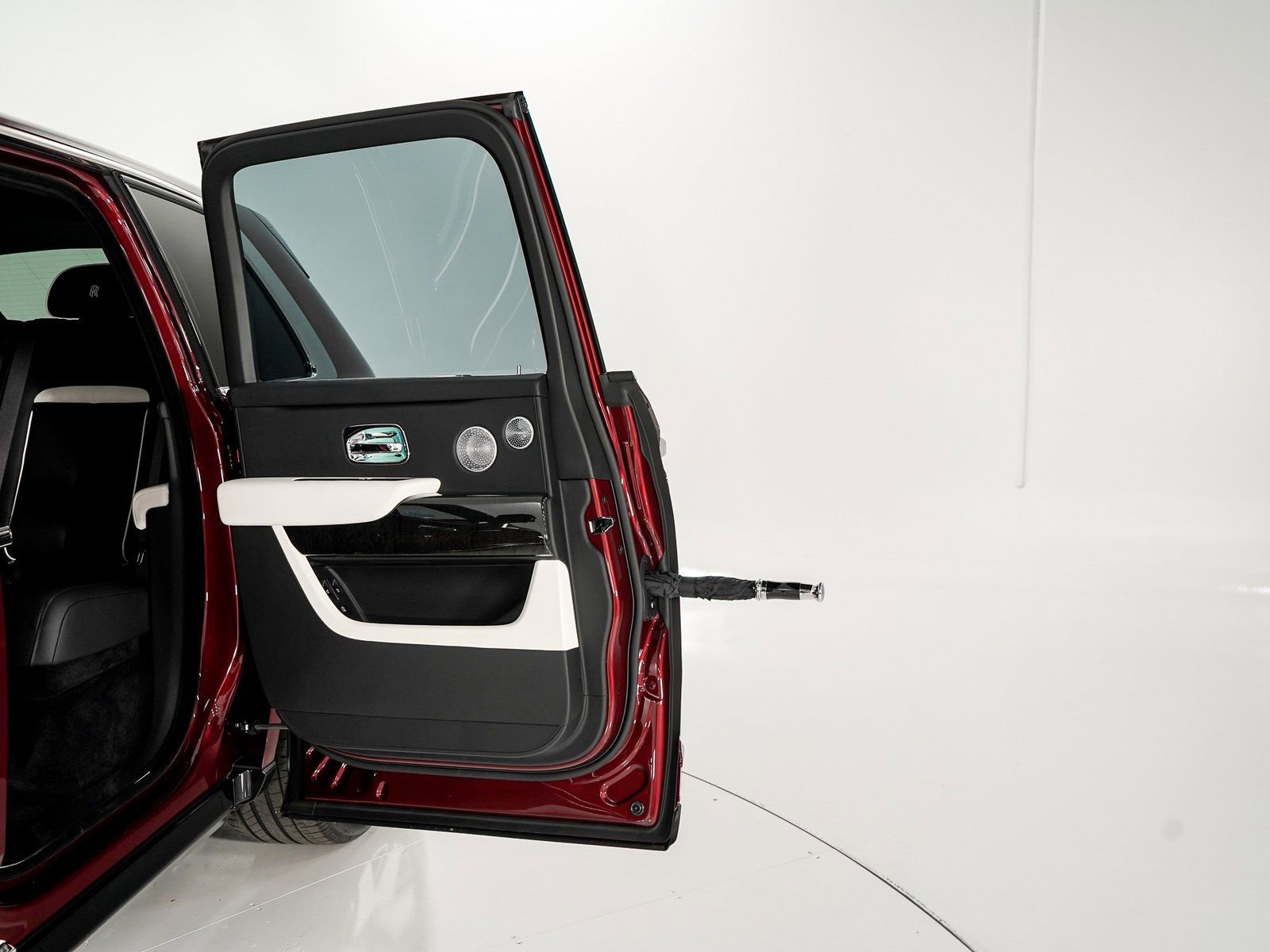 Certified 2025 Rolls-Royce Cullinan image 30