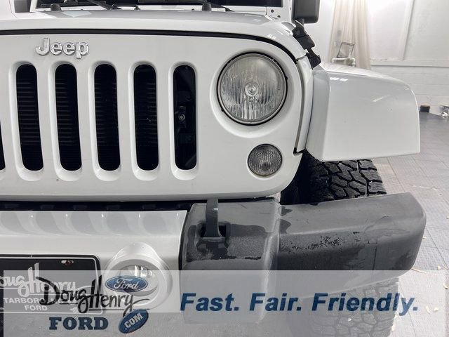 Used 2014 Jeep Wrangler Unlimited Sahara w/ Dual Top Group image 11