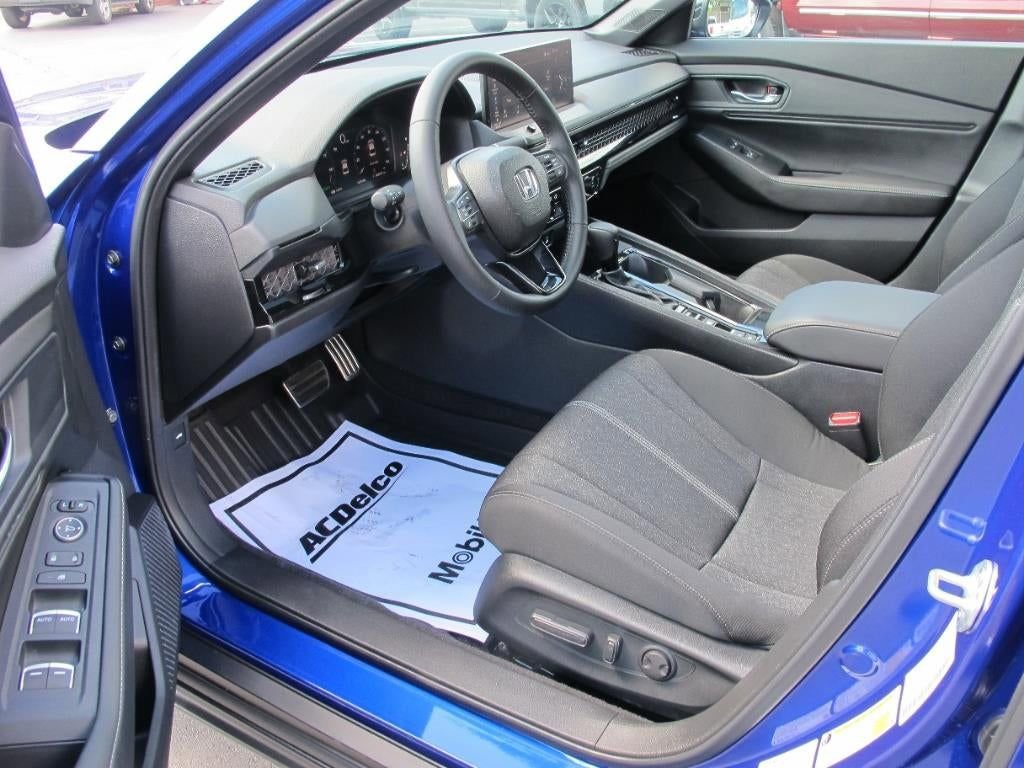 Used 2025 Honda Accord Sport image 5
