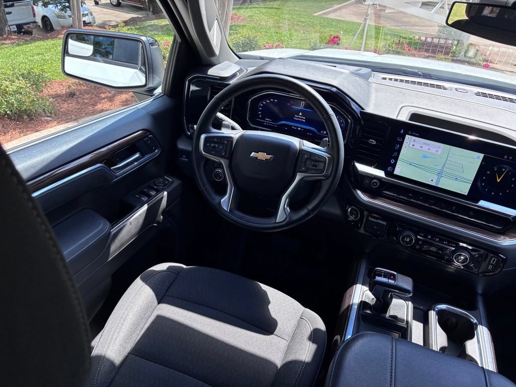 Used 2025 Chevrolet Silverado 1500 LT AWD/4WD image 19