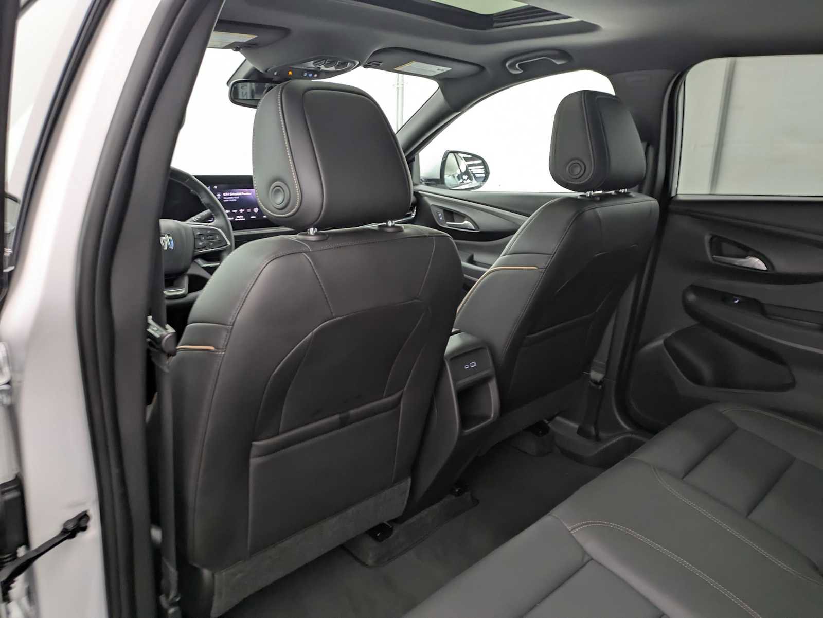 Used 2025 Buick Envista Avenir image 17