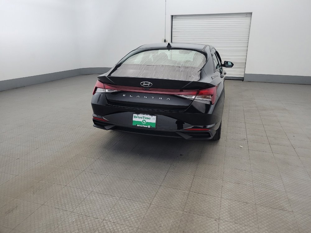 Used 2023 Hyundai Elantra SEL w/ Cargo Package FWD image 7