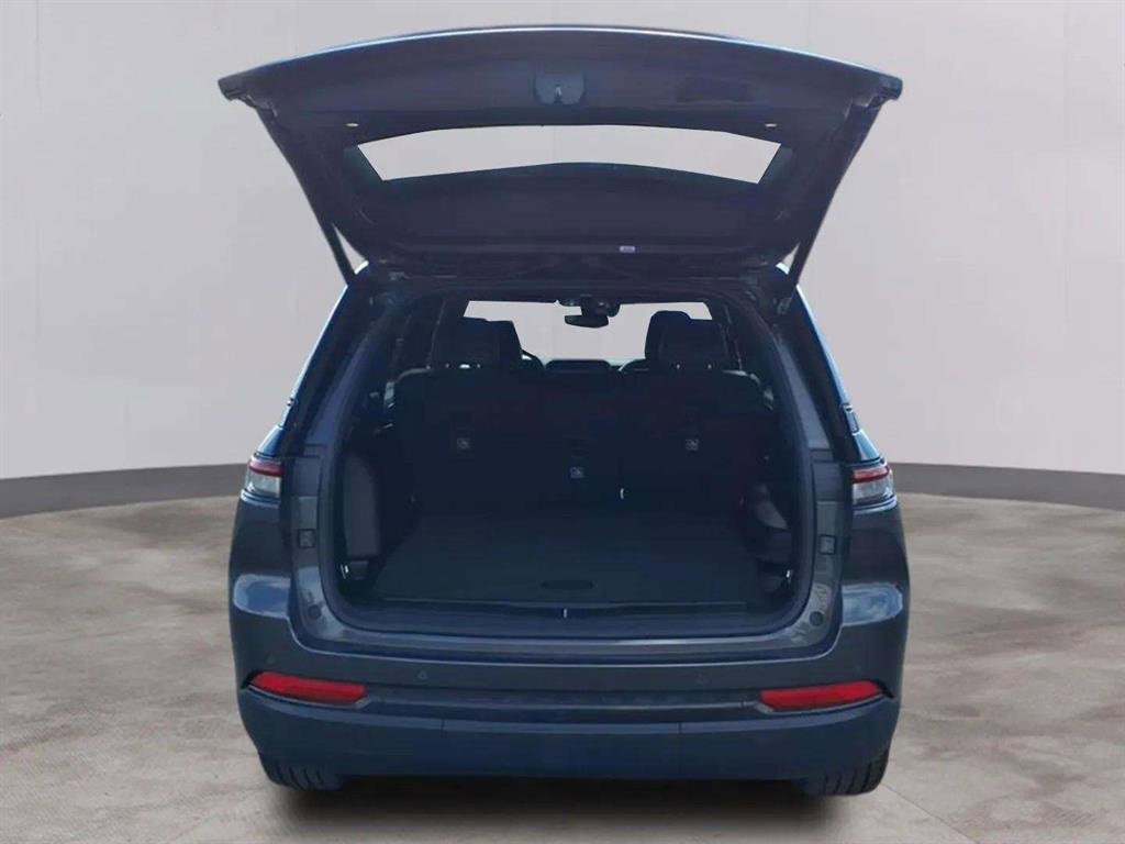 Used 2024 Jeep Grand Cherokee Altitude image 20