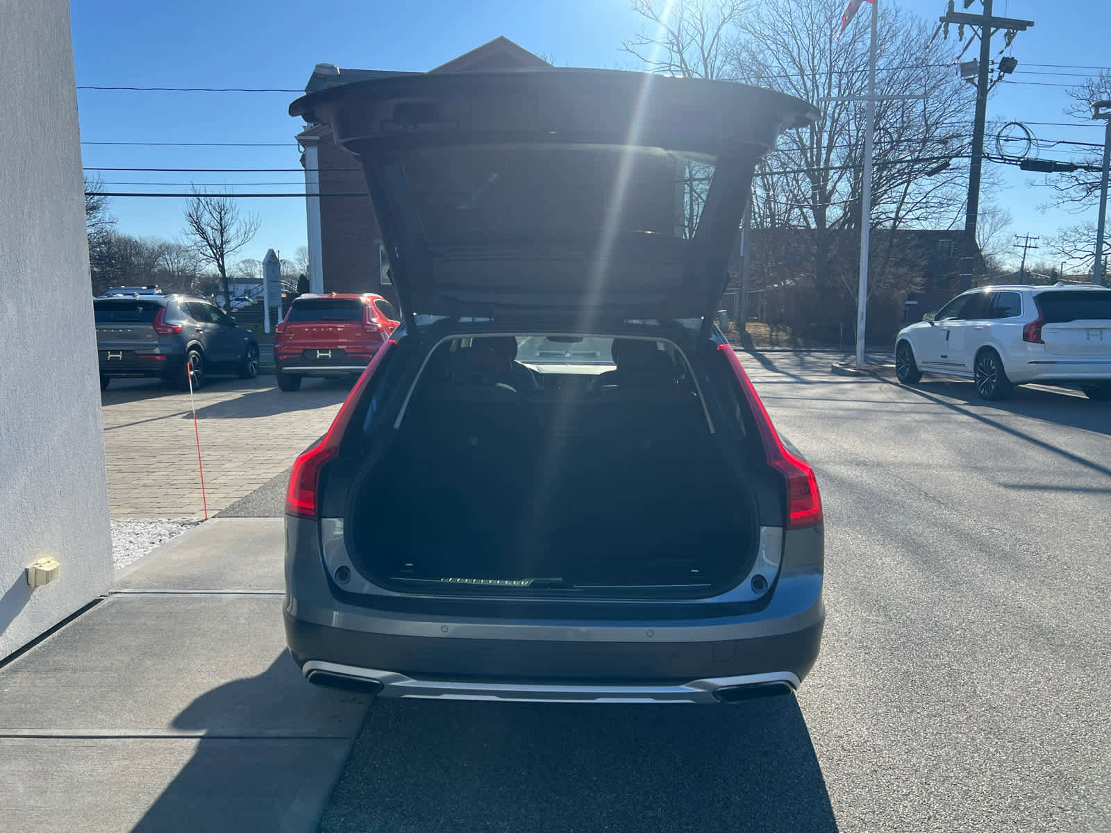 Used 2018 Volvo V90 T5 Cross Country w/ Convenience Package image 10