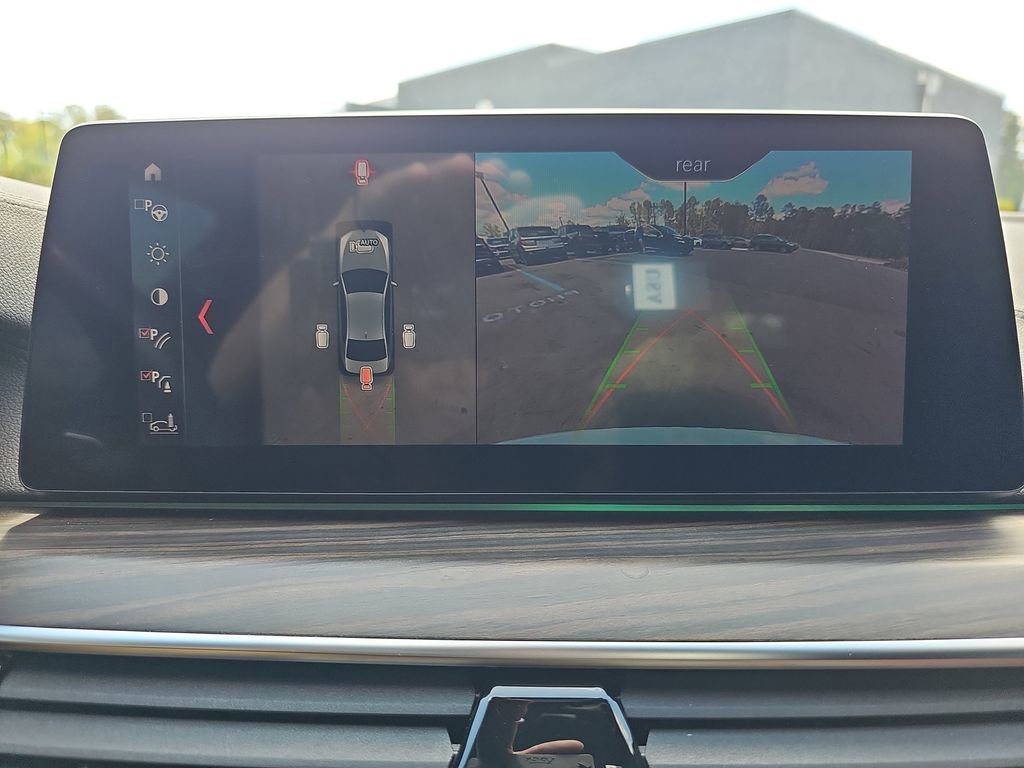 Used 2019 BMW M550i xDrive w/ Premium Package image 26