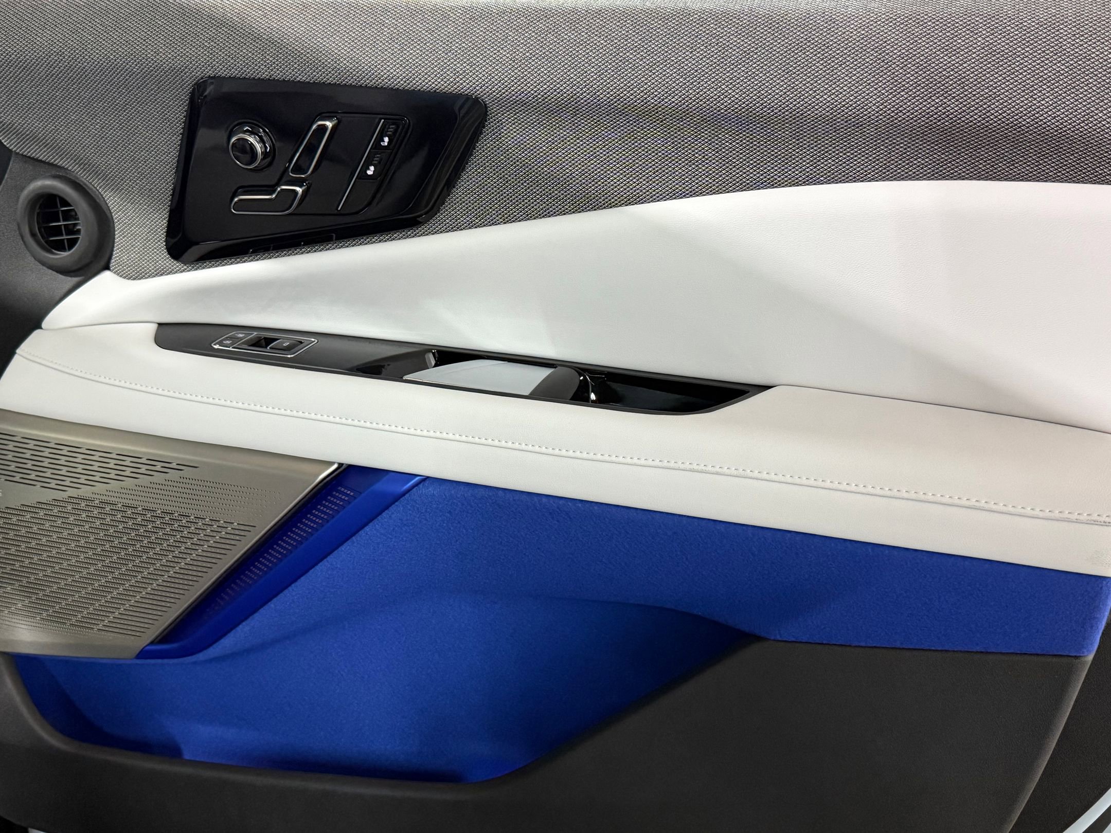 New 2026 Cadillac Optiq Sport 1 image 46