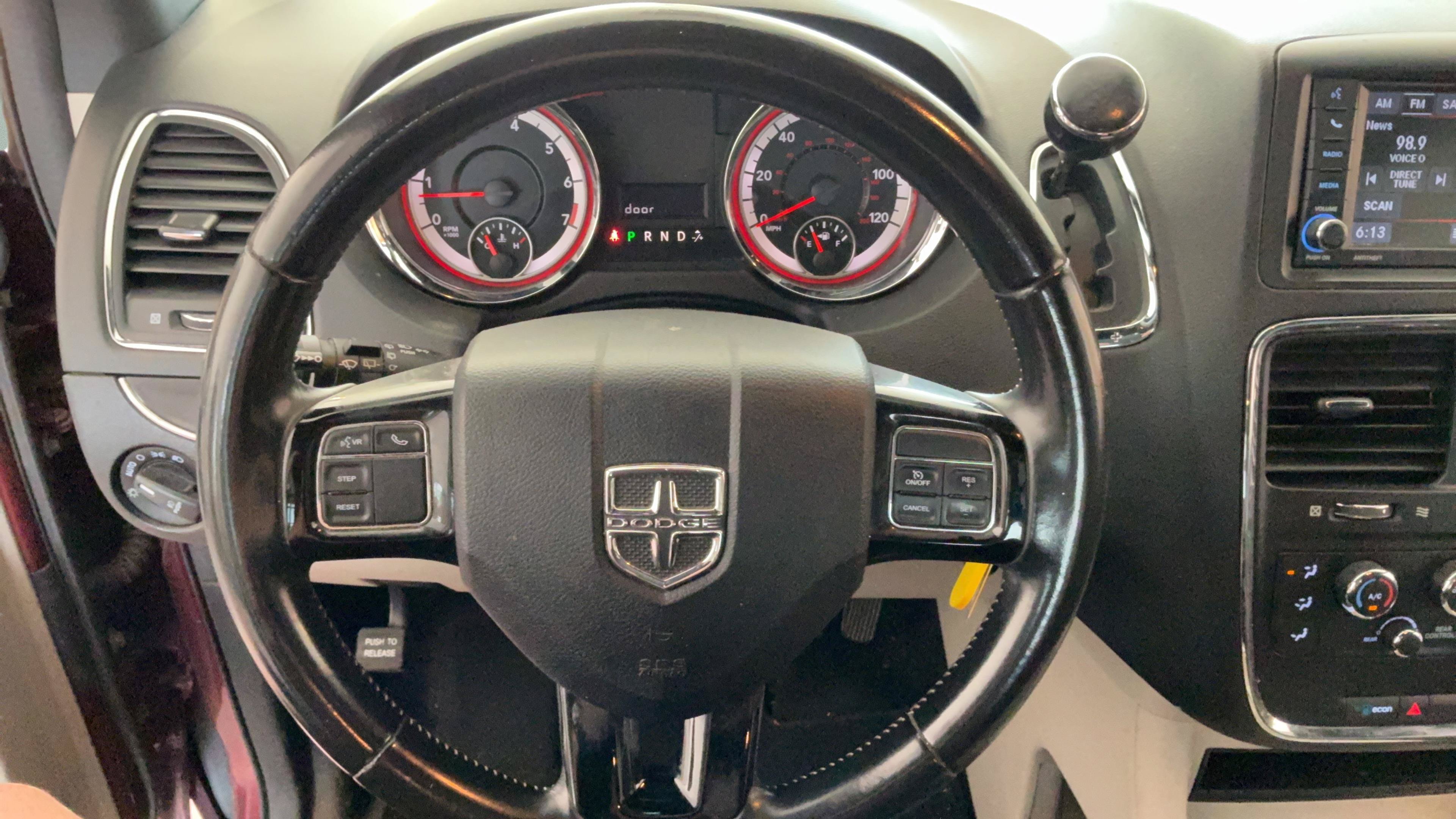 Used 2019 Dodge Grand Caravan SXT FWD image 13