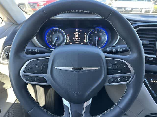 Used 2024 Chrysler Pacifica Touring-L FWD image 19