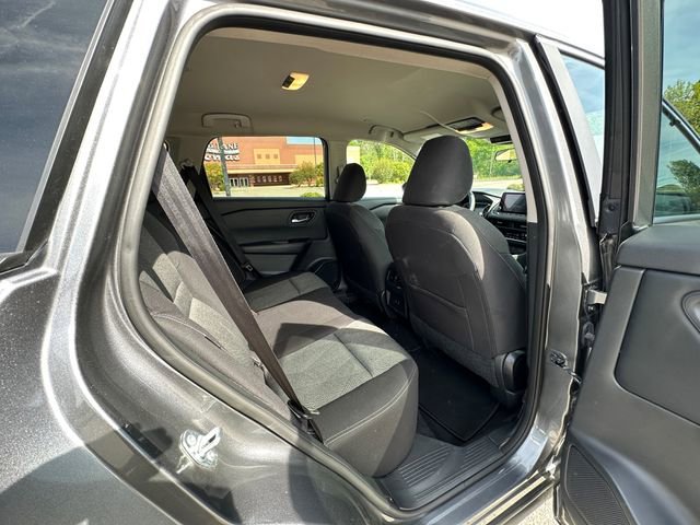 Used 2024 Nissan Rogue SV FWD image 17