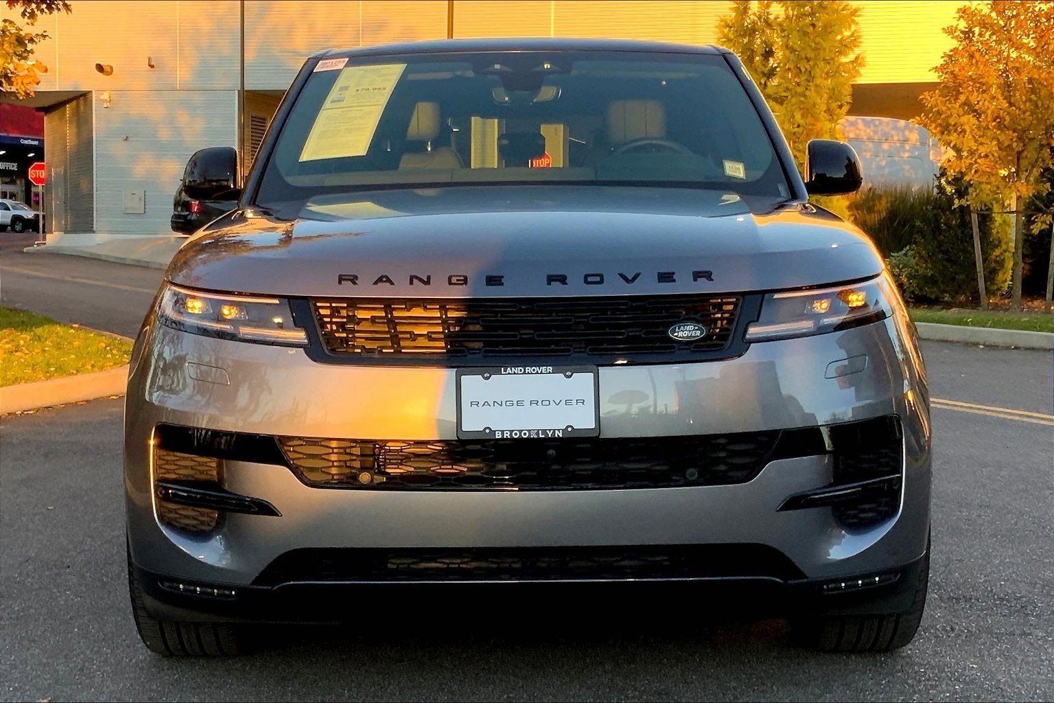 Used 2024 Land Rover Range Rover Sport SE image 3