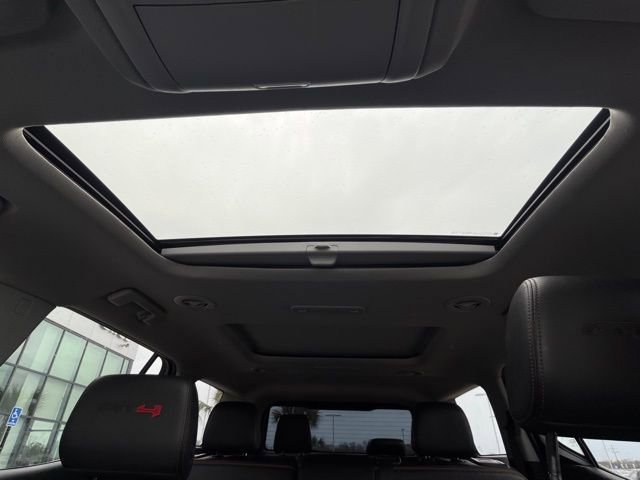 Used 2023 GMC Acadia AT4 w/ Technology Package image 20