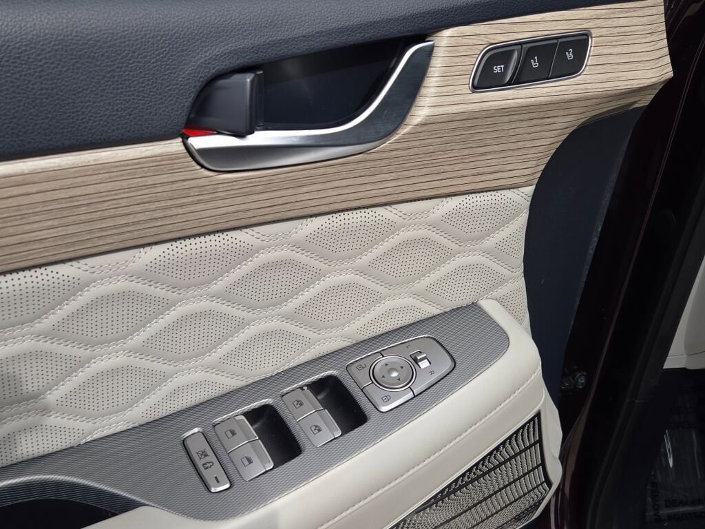 Used 2022 Hyundai Palisade Calligraphy image 19