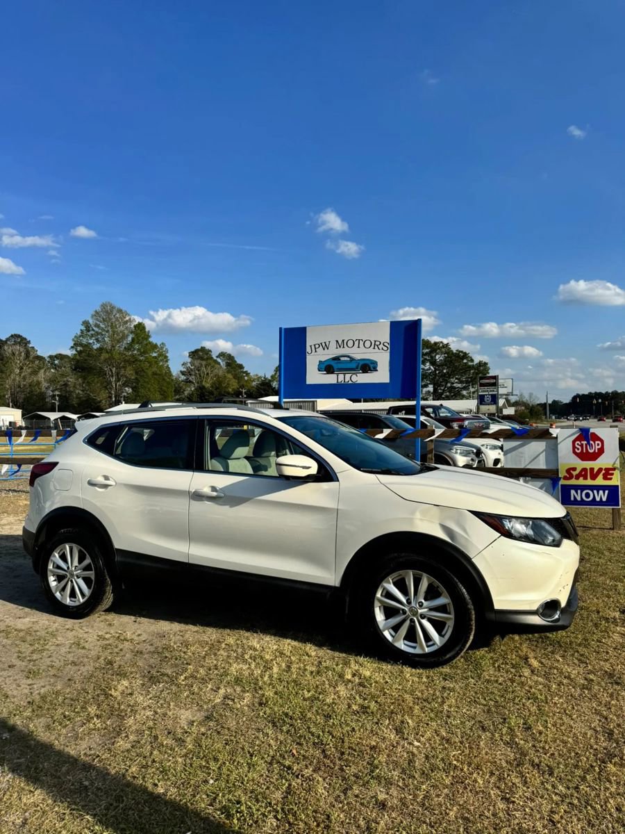 Used 2018 Nissan Rogue Sport SV w/ SV Technology Package AWD/4WD image 1