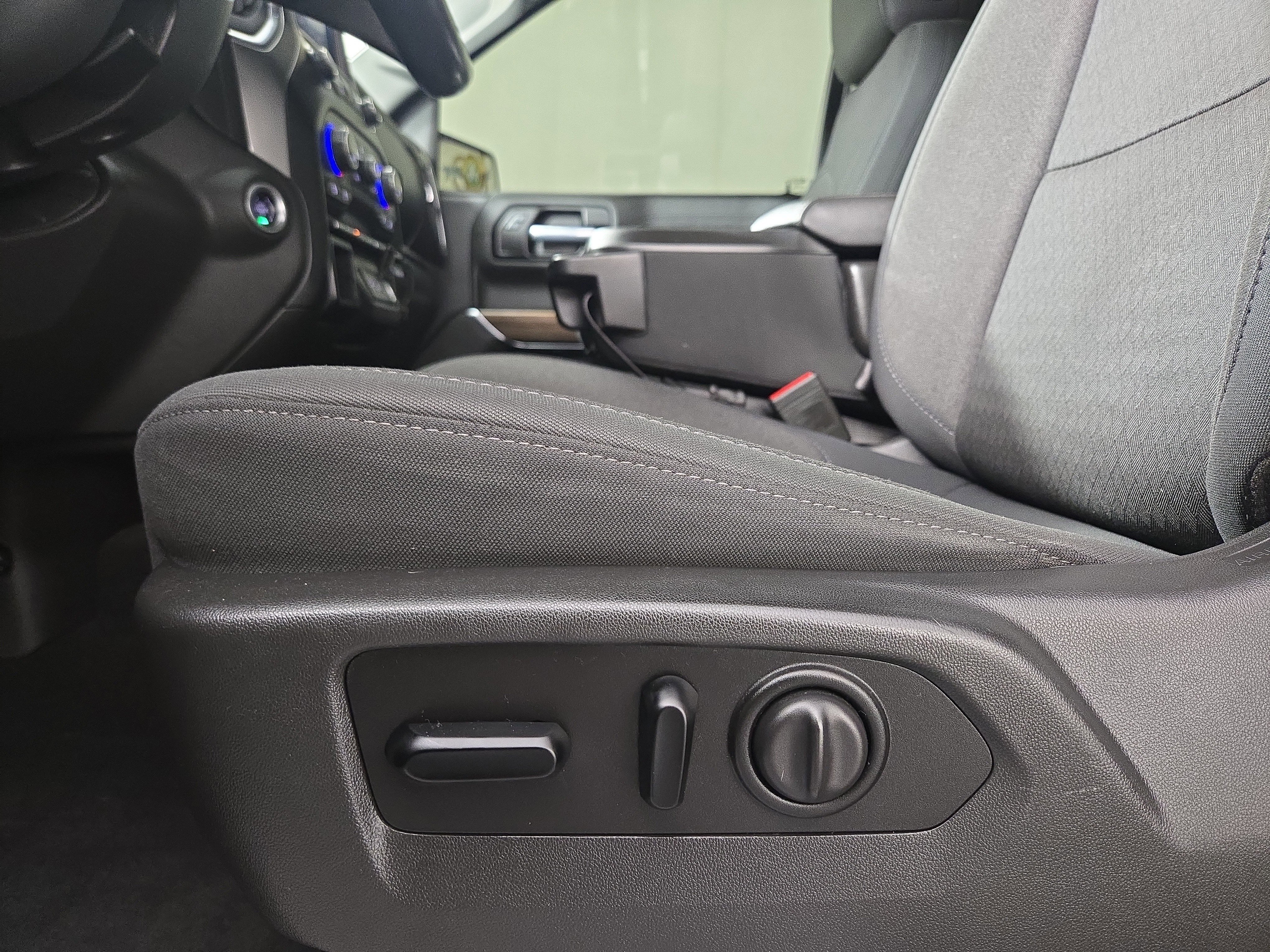 Used 2020 Chevrolet Silverado 1500 RST w/ All-Star Edition image 30