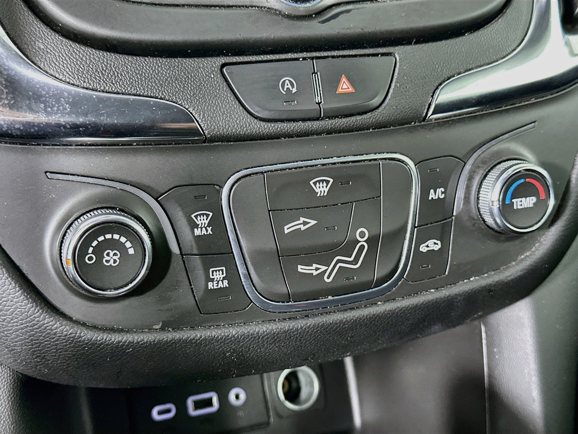 Used 2022 Chevrolet Equinox LT FWD image 23