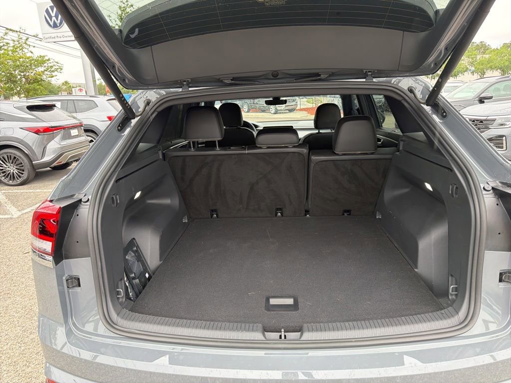 Certified 2025 Volkswagen Atlas Cross Sport SE w/ Panoramic Sunroof Package AWD/4WD image 18