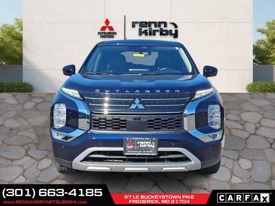 Used 2024 Mitsubishi Outlander SE image 2