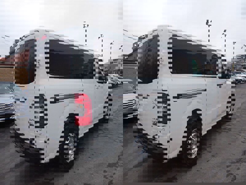 Used 2016 Nissan NV 3500 S image 7