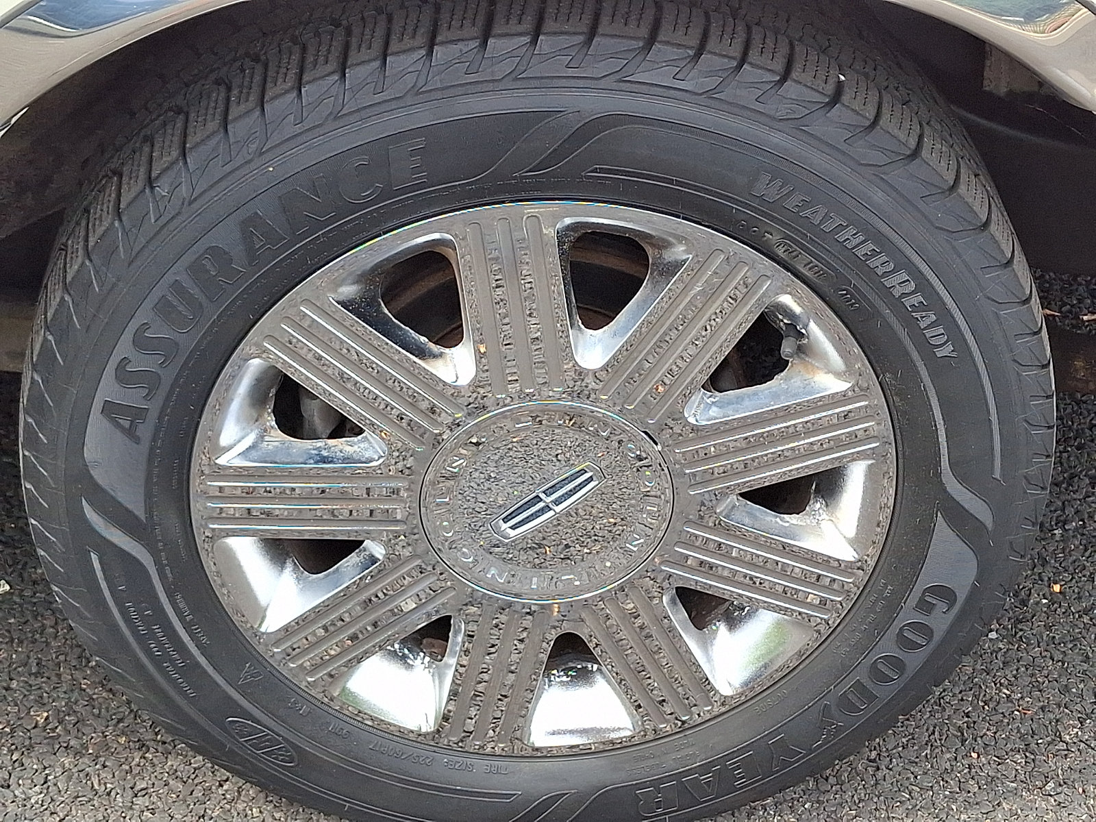 Used 2004 Lincoln Town Car Ultimate RWD image 29