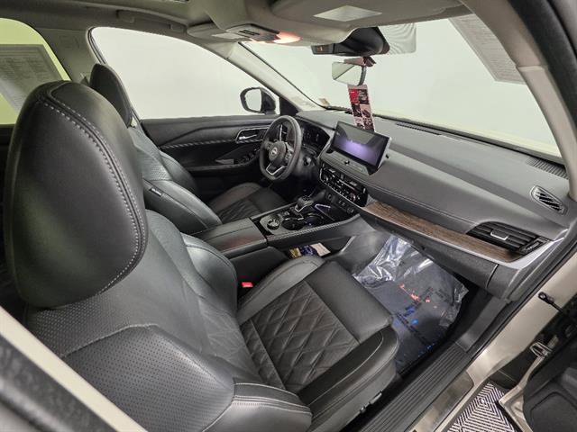 Used 2024 Nissan Rogue Platinum w/ Platinum Premium Package AWD/4WD image 15