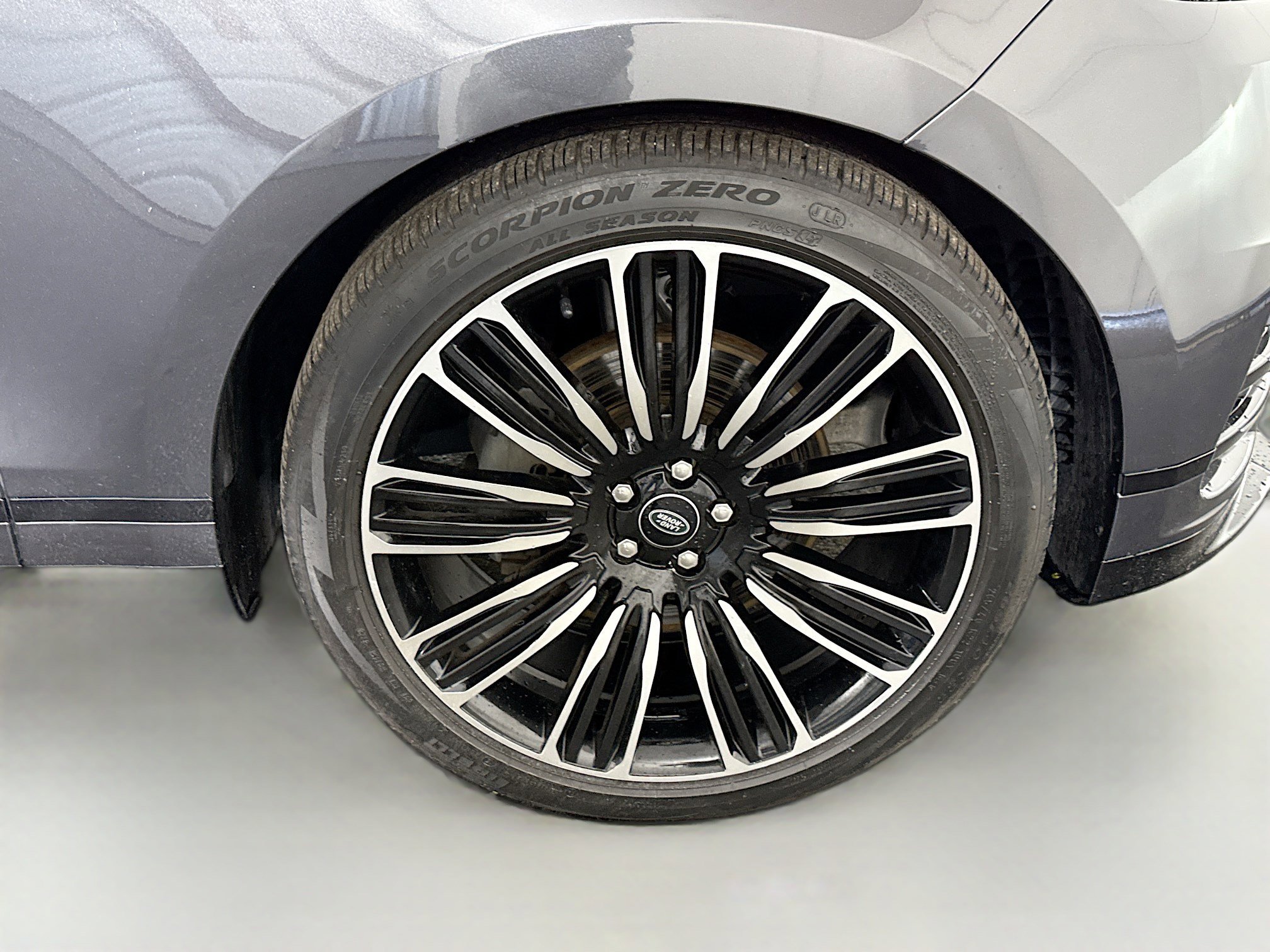 Used 2022 Land Rover Range Rover Velar R-Dynamic S image 32