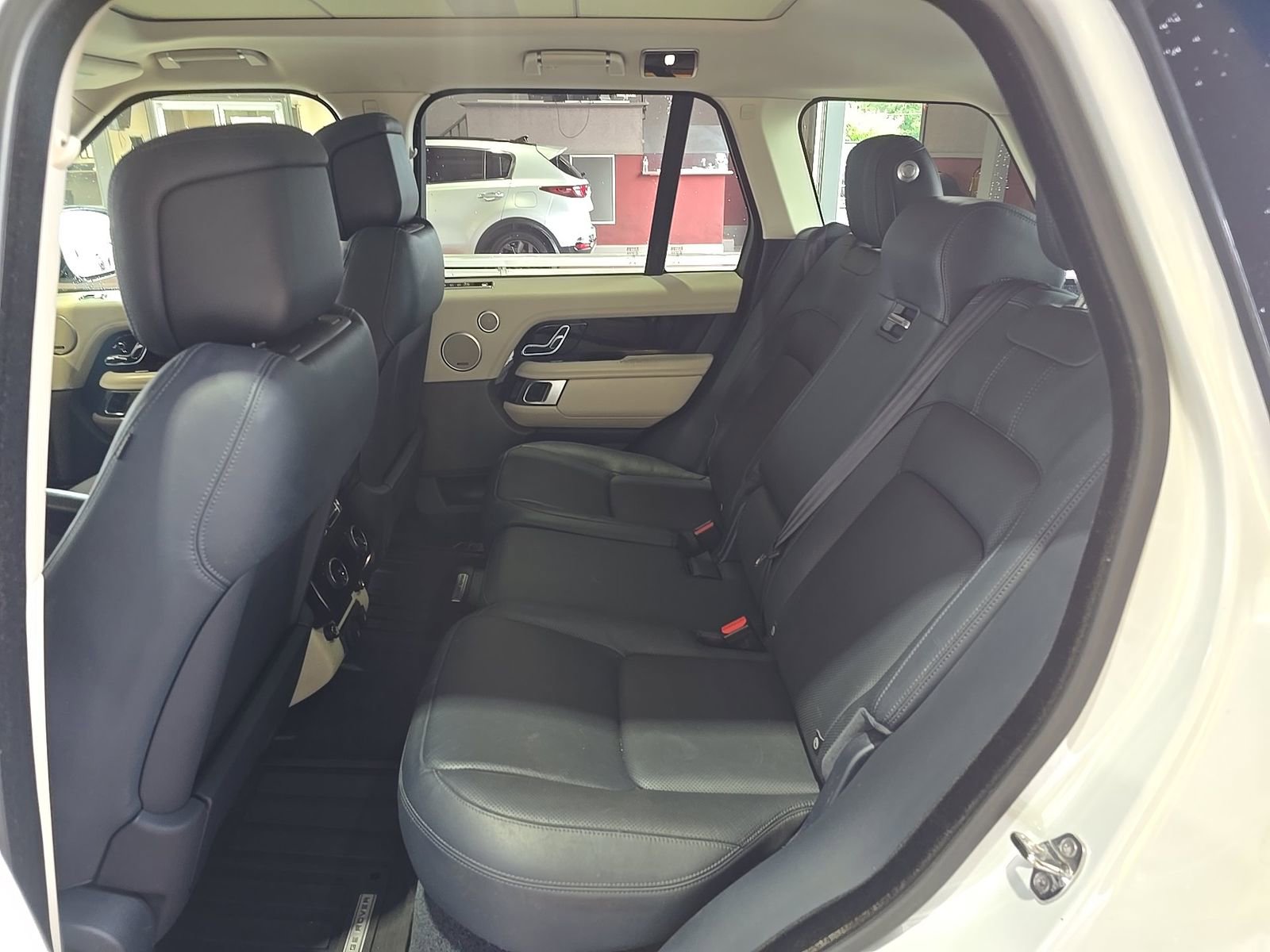Used 2019 Land Rover Range Rover HSE AWD/4WD image 16