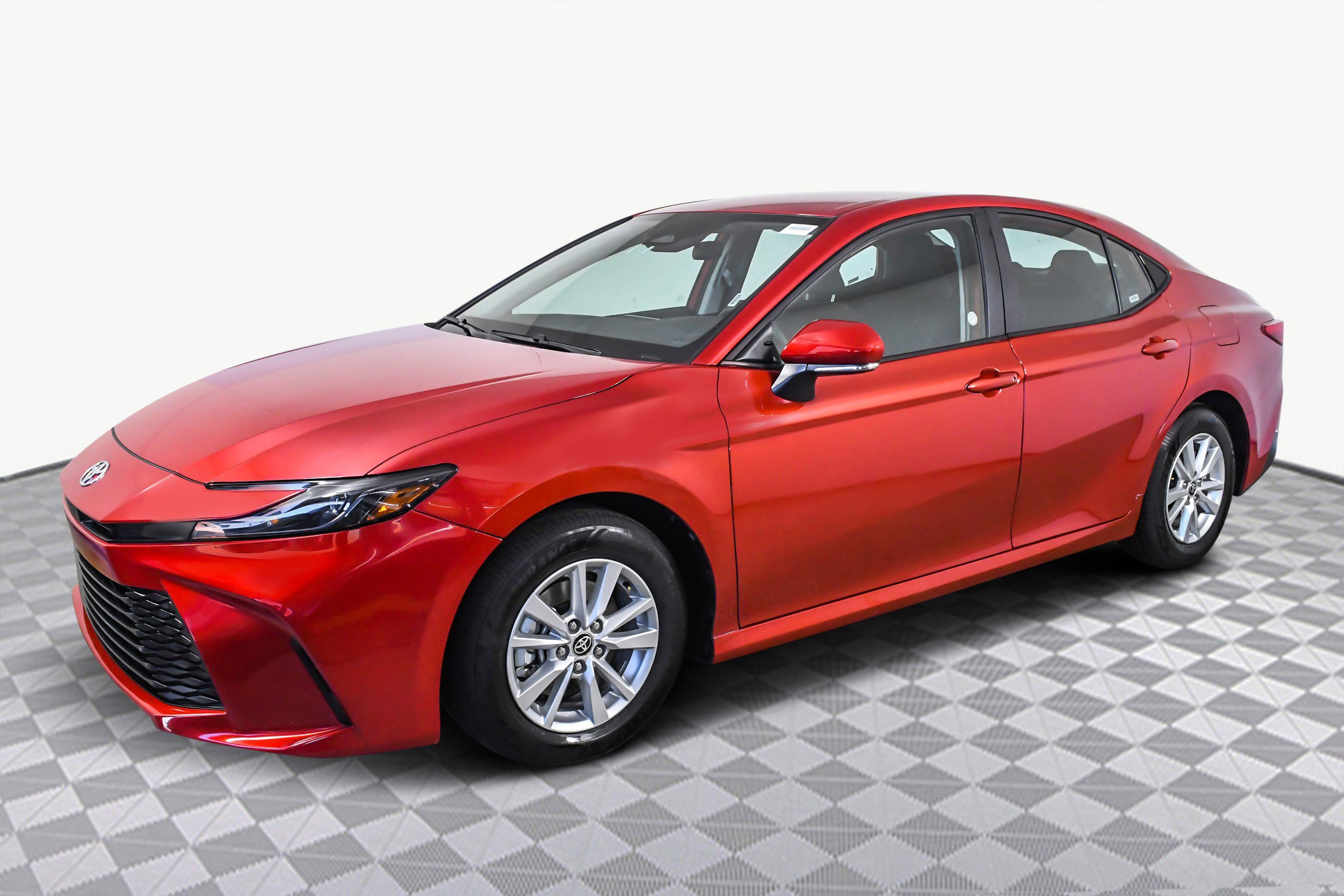 Used 2025 Toyota Camry LE image 4