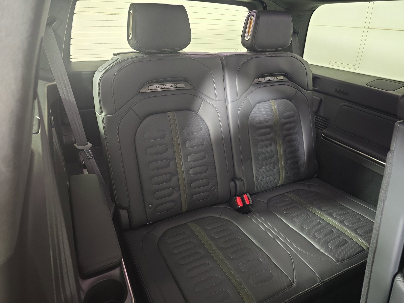 Used 2023 Rivian R1S Adventure AWD/4WD image 25
