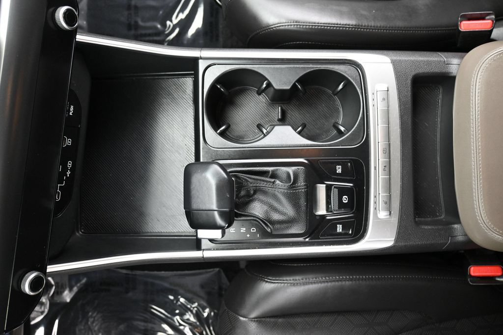 Used 2025 Kia Carnival FWD image 16
