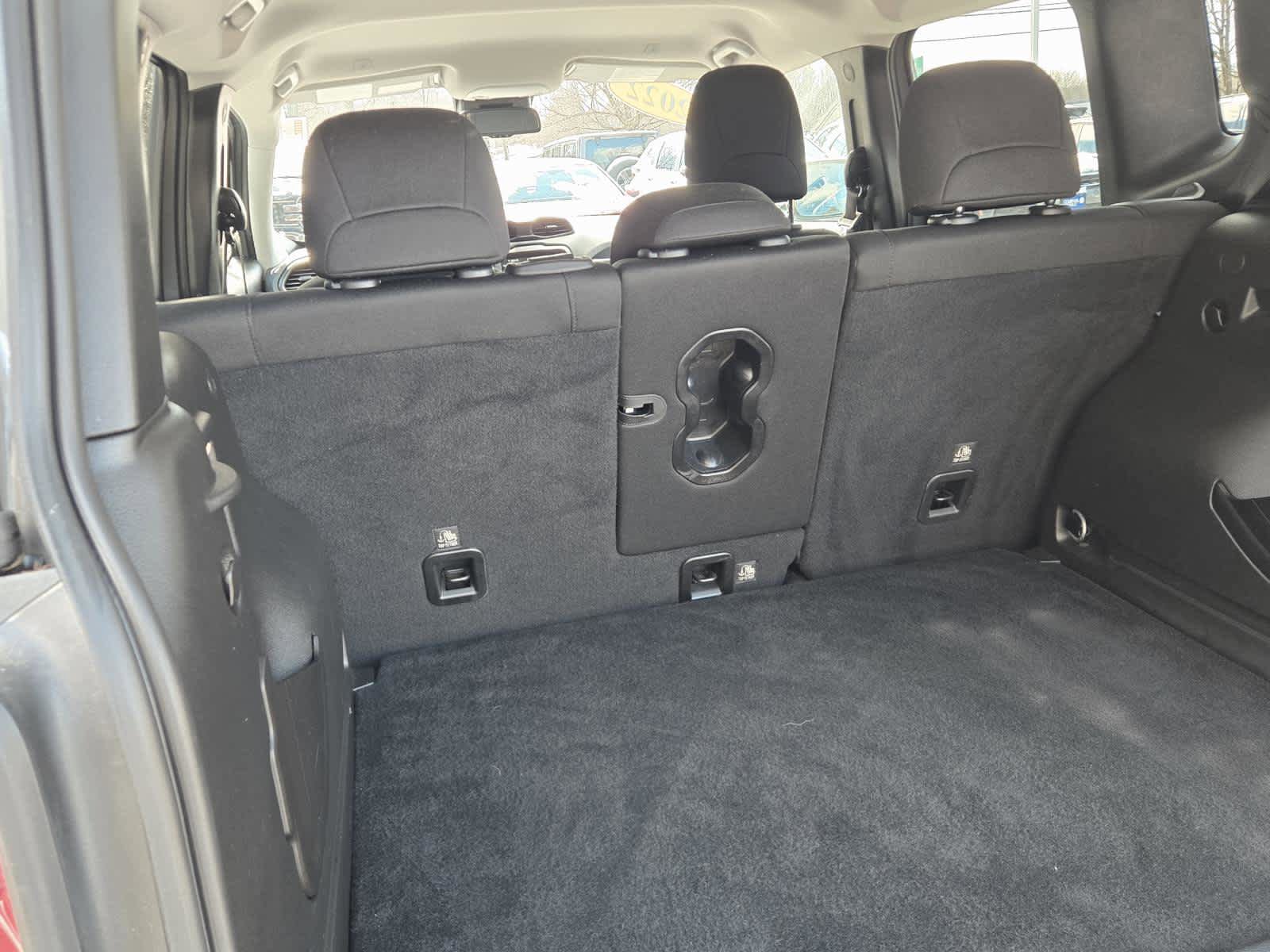 Used 2022 Jeep Renegade Latitude w/ Convenience Group AWD/4WD image 14