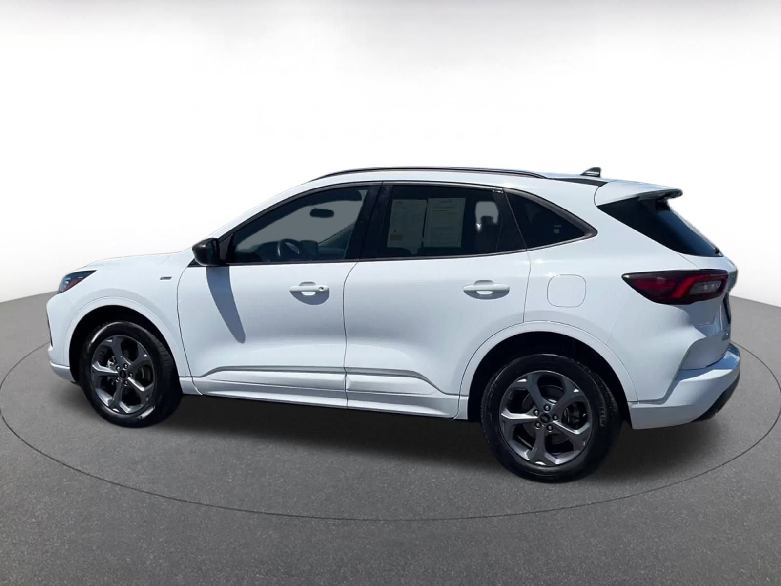 Used 2023 Ford Escape ST-Line image 9