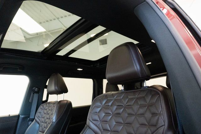 Used 2025 Nissan Armada Platinum image 5