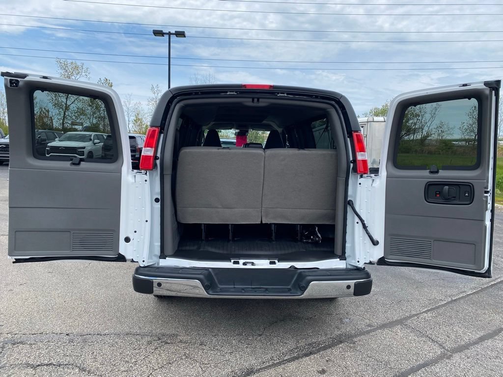 New 2025 Chevrolet Express 3500 LS w/ Chrome Appearance Package RWD image 21