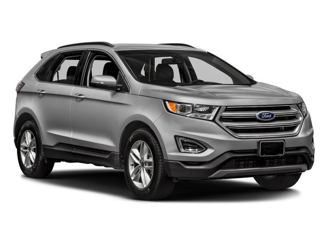 Used 2018 Ford Edge Titanium w/ Technology Package FWD image 9