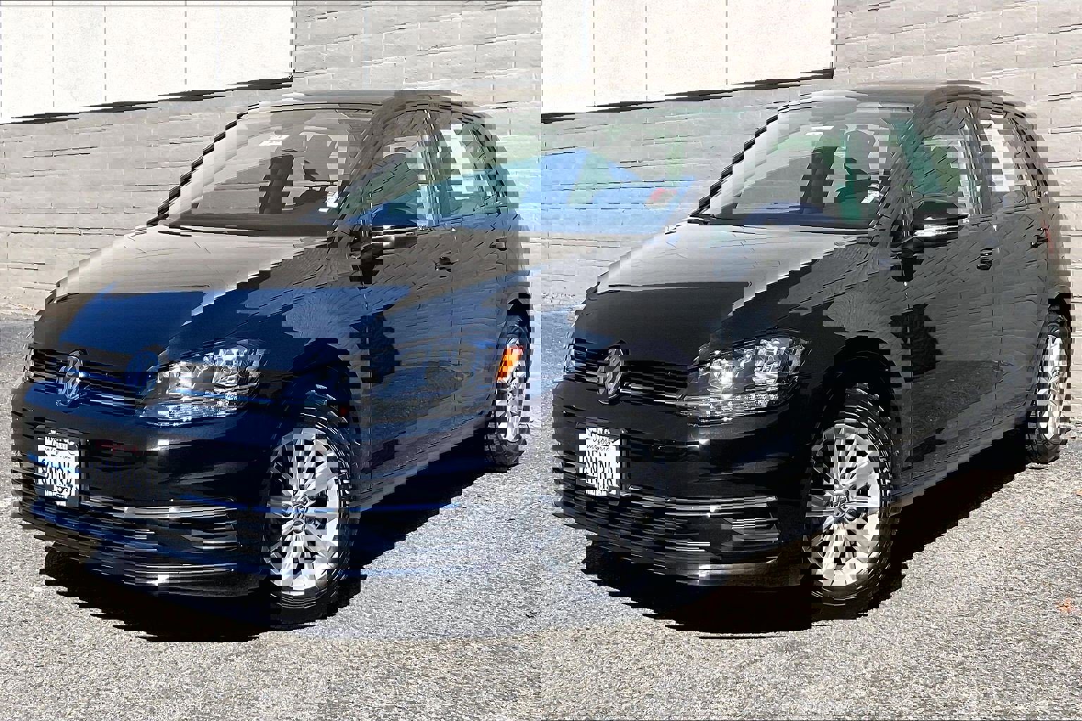 Used 2019 Volkswagen Golf S image 11