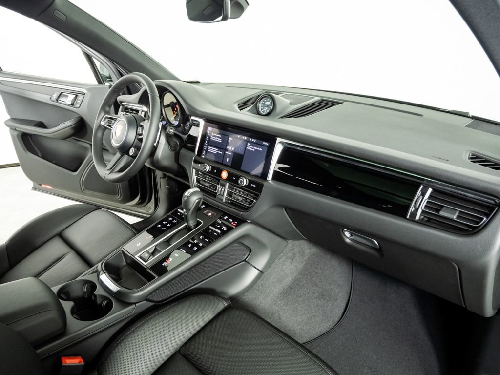 New 2026 Porsche Macan image 25