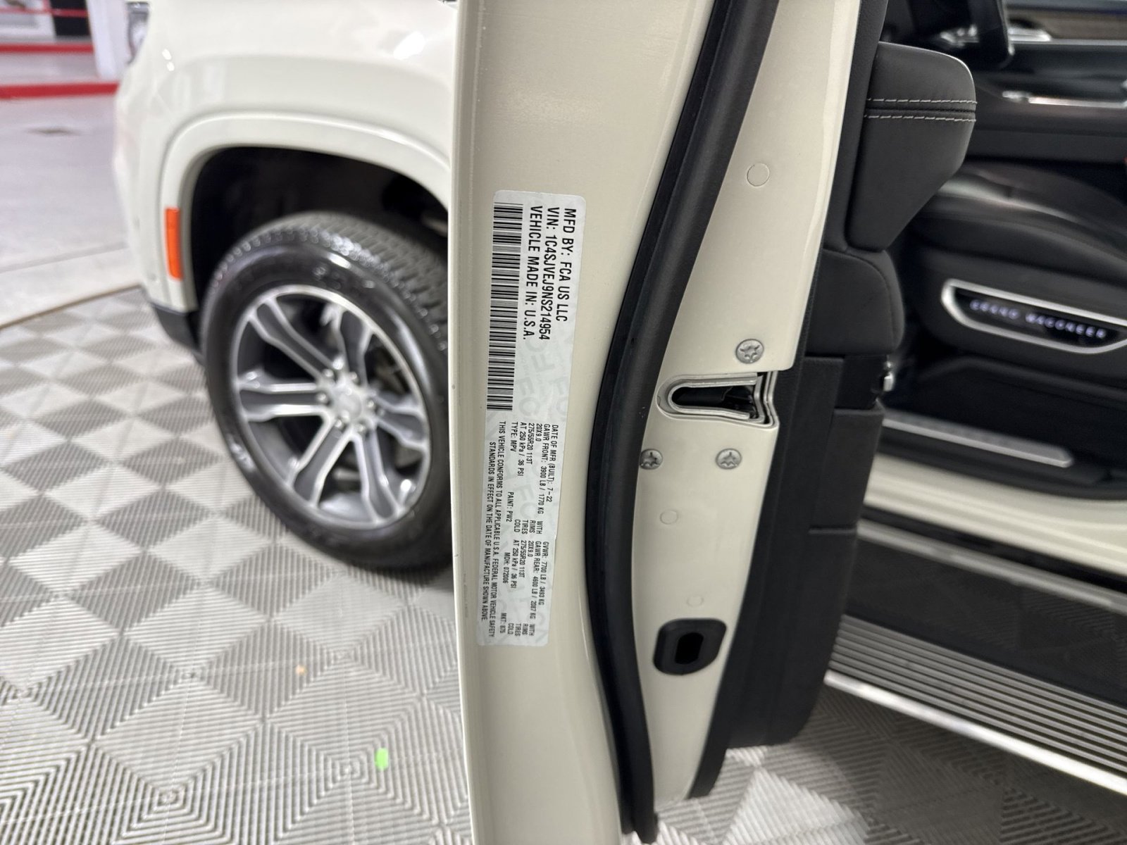 Used 2022 Jeep Grand Wagoneer Series I AWD/4WD image 29