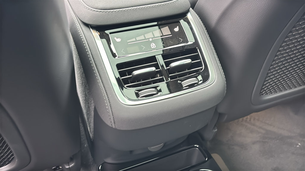 New 2027 Volvo XC90 B6 Plus AWD/4WD image 9