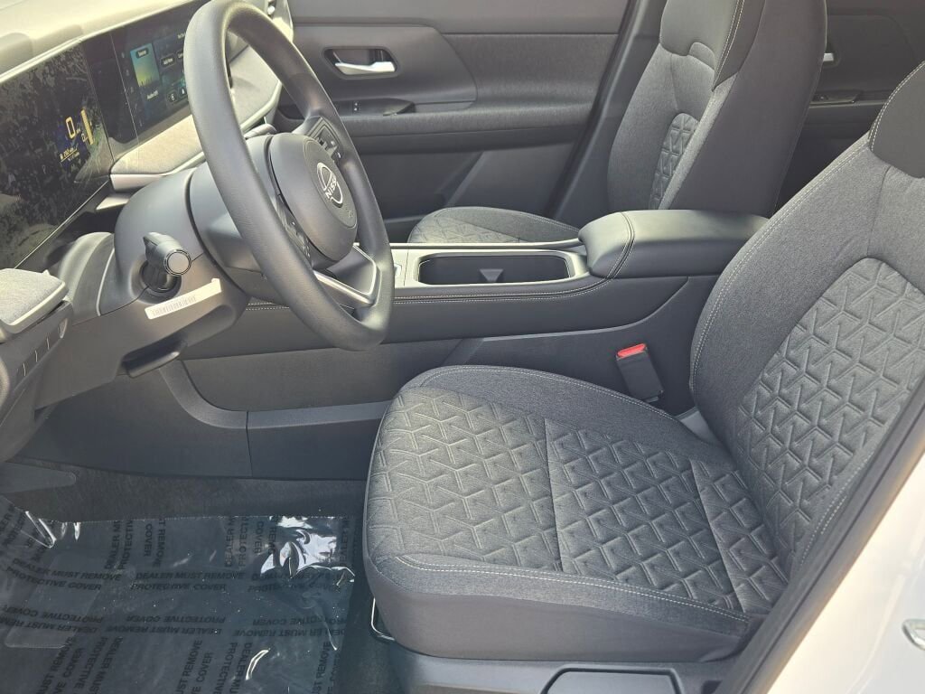 Used 2025 Nissan Kicks SV AWD/4WD image 16