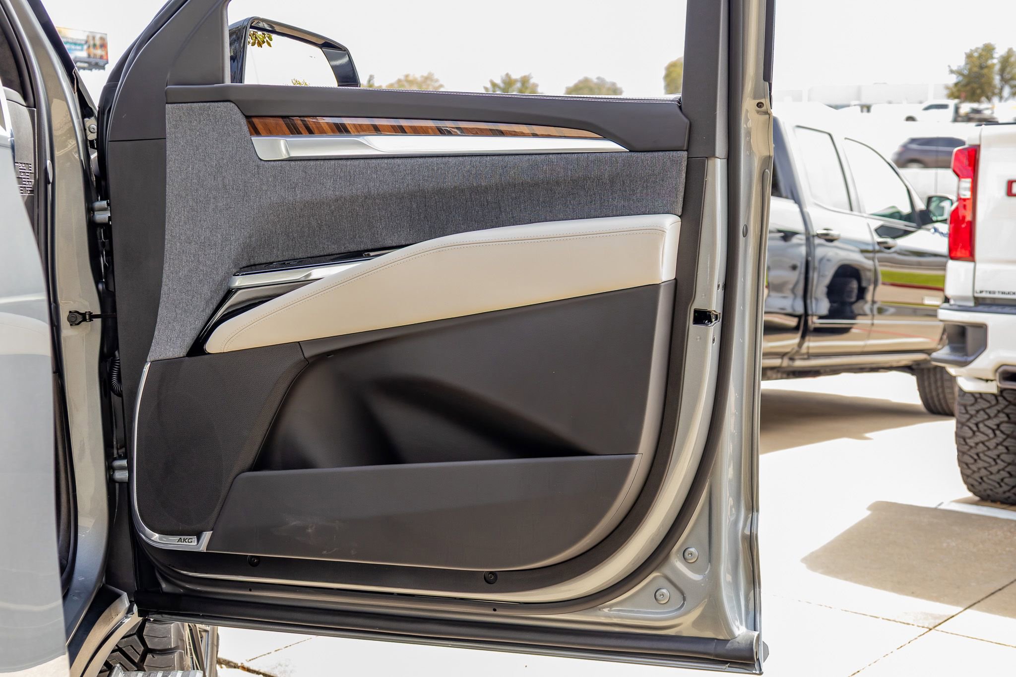 Used 2026 Cadillac Escalade Platinum Sport w/ LPO, ONYX Package image 40