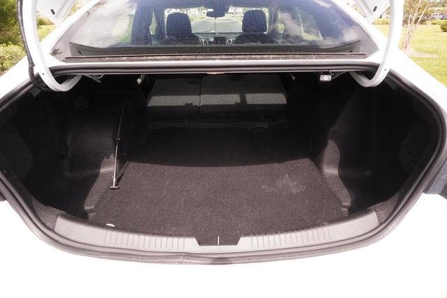 Used 2023 Chevrolet Malibu LT image 32