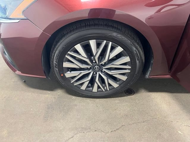 Used 2024 Nissan Altima 2.5 SV FWD image 31