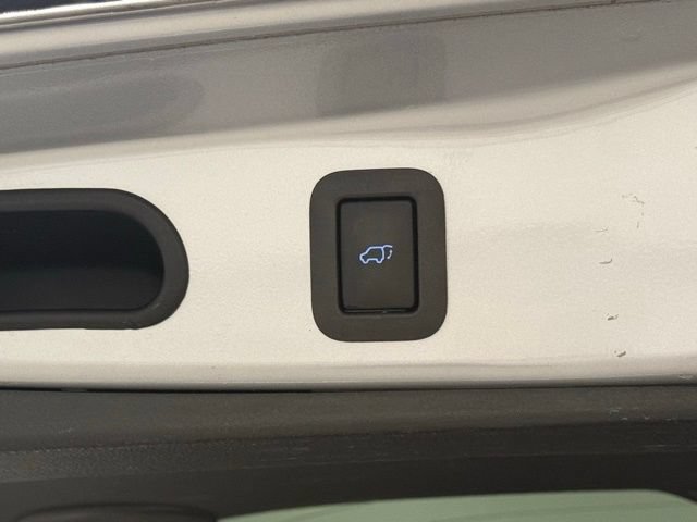 Used 2016 Toyota Highlander Limited Platinum FWD image 42