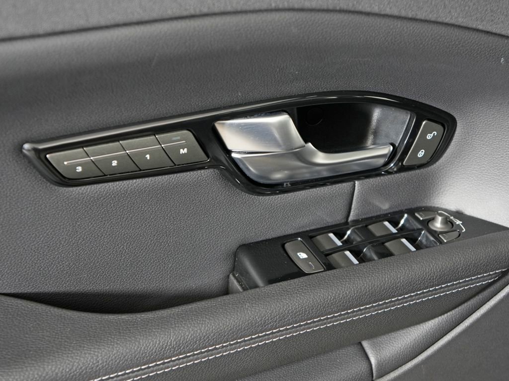 Used 2019 Land Rover Range Rover Evoque image 18