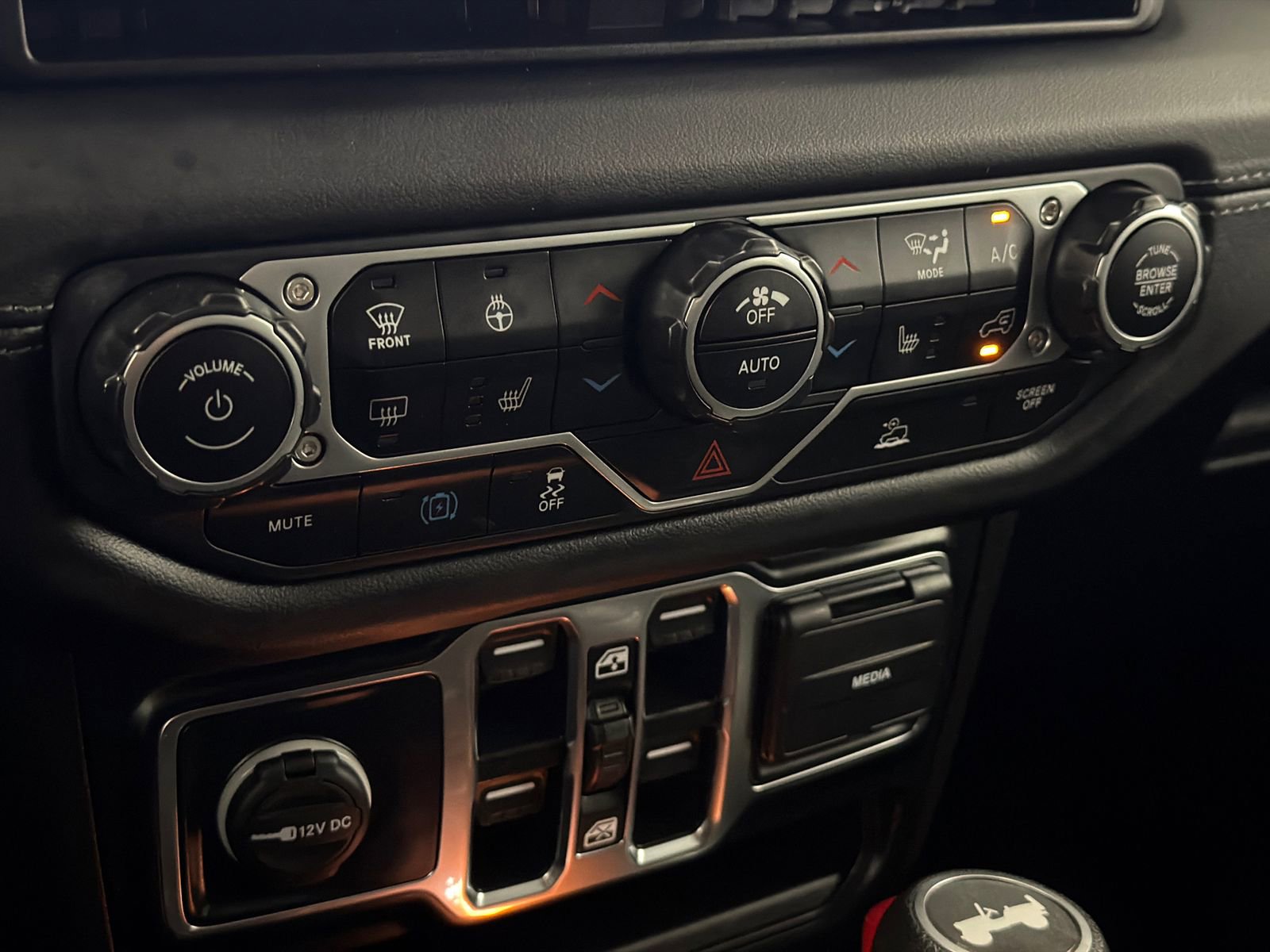 Used 2024 Jeep Wrangler Unlimited Sahara AWD/4WD image 25