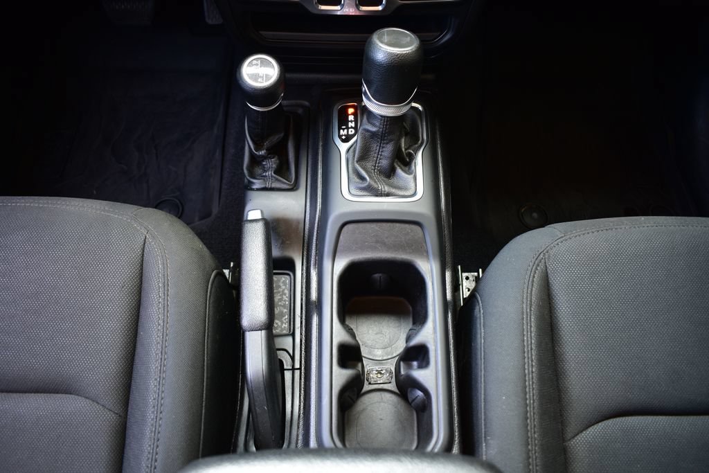 Used 2020 Jeep Wrangler Sport AWD/4WD image 33